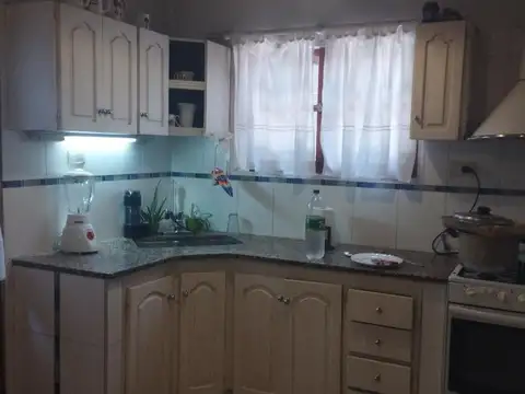 Casa de 3 domt. excelente entorno,construccion MB.