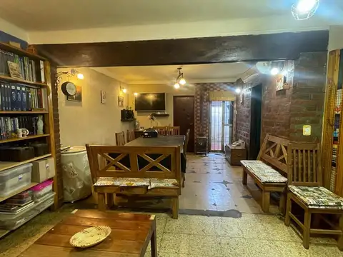 VENTA CASA 4 AMB. EL TALAR CON PILETA Y COCHERA