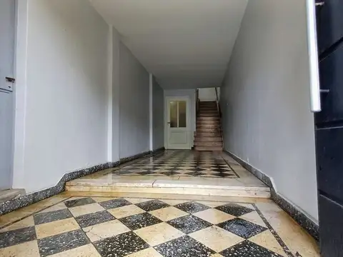 Avenida Hipólito Yrigoyen 1200