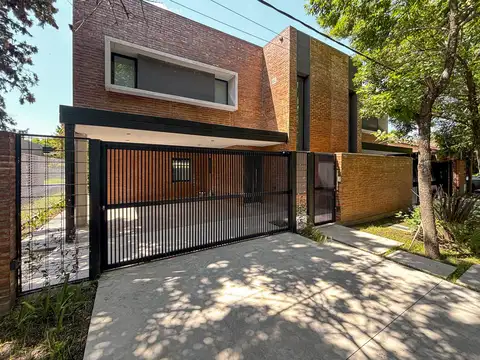 Casa 5 ambientes con 3 baños