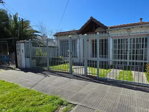 Venta casa dos dormitorios parque Ituzaingo norte