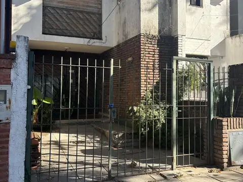 Duplex 4 ambientes próximo Av. Maipú. Olivos.