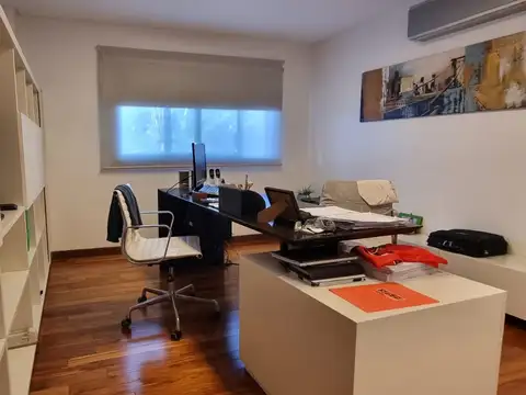 Casa en Venta con 6 cocheras