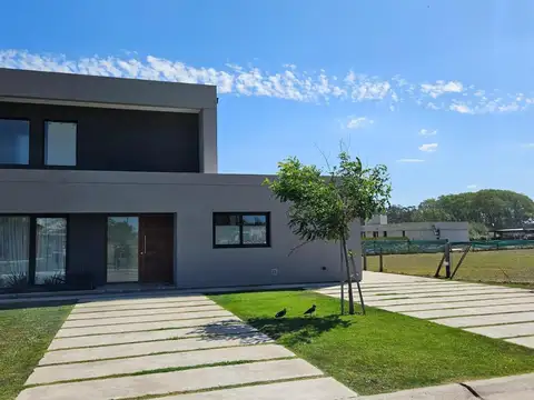 Bahía Thetis Y Jorge Hernandez