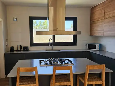 Bahía Thetis Y Jorge Hernandez