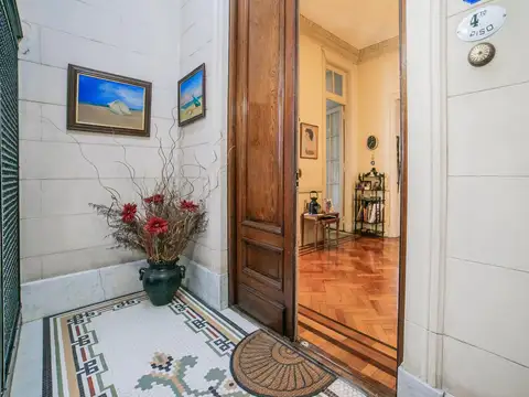 Venta. Departamento de 4 ambientes en Monserrat. Clásico con terraza y parrilla