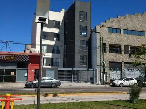 Dto. 2 amb. Frente c-cochera cubierta y terraza propia