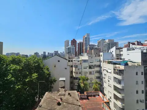 VENTA 2 AMBIENTES LUMINOSO PISO ALTO BARRANCAS