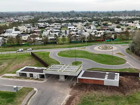 Av. Illia 5100, Vida Jardín