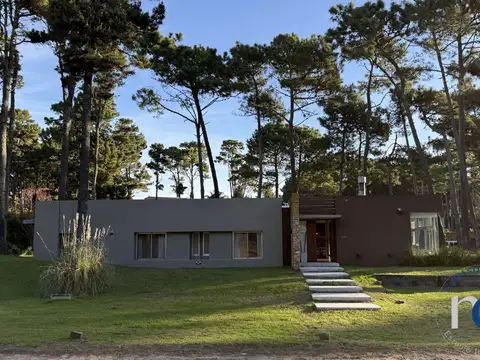 Casa 3 Dormitorios en Venta en Pinamar Zona Alamos