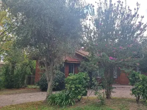 HERMOSA CASA EN VENTA.  BARRIO CERRADO LA OTILIA; PILAR