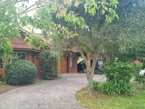 Casa en Venta con 3 cocheras