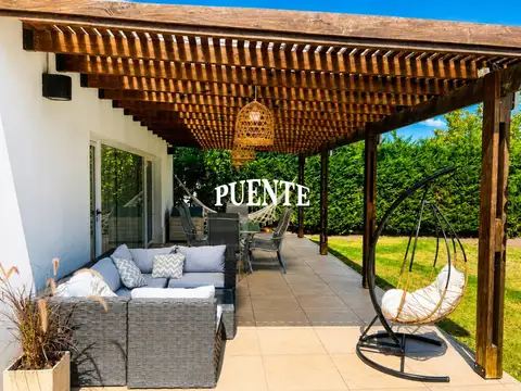 Casa en Alquiler con 2 cocheras