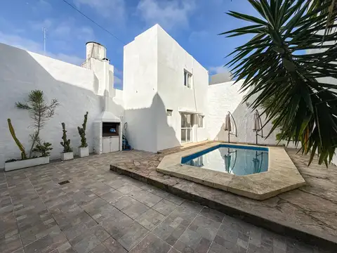 Venta PH tipo casa 3 ambientes, piscina y quincho, en Olivos, Vicente López.