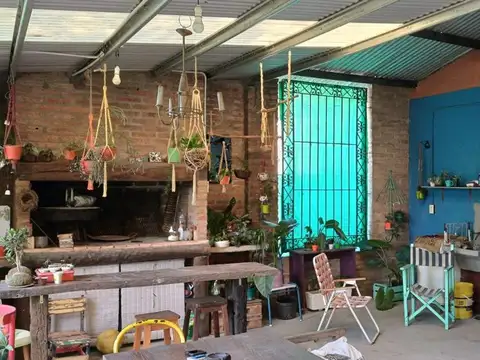 Casa 5 ambientes con 2 baños