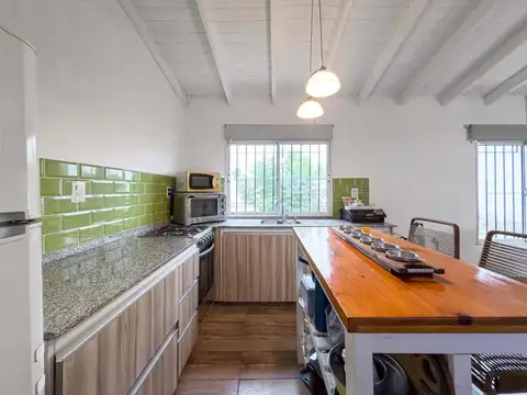 Casa 2 ambientes con 1 baño