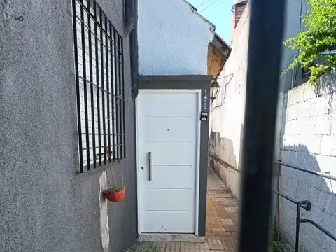 Depto Tipo Casa en Venta en Temperley, USD 88.000