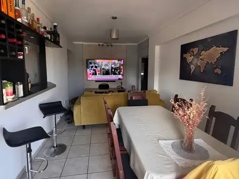 IMPECABLE 3 AMBIENTES AL FRENTE CON BALCON CERCA DE TODO  