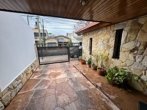 Casa 3 ambientes con 2 baños