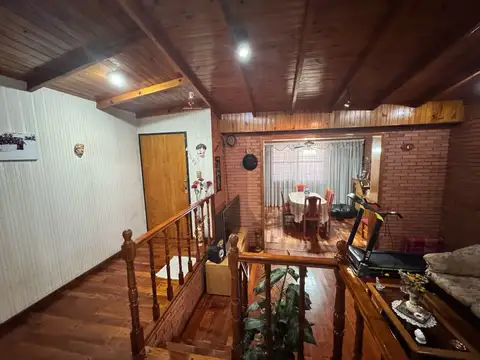 Casa en Venta con 4 cocheras