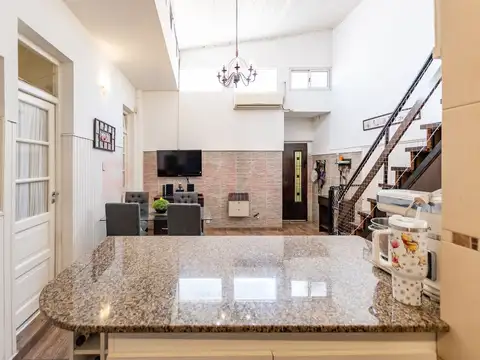 Depto Tipo Casa en Venta en Pompeya, USD 90.000