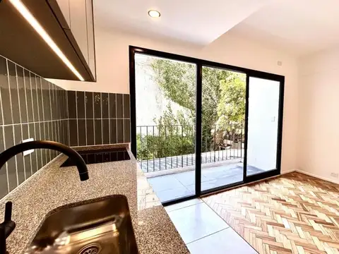 2 Ambiente Al Contrafrente Con Balcón Reciclado a Nuevo