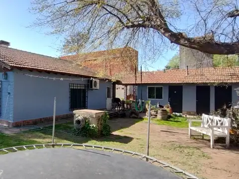 Casa en Venta con 2 cocheras