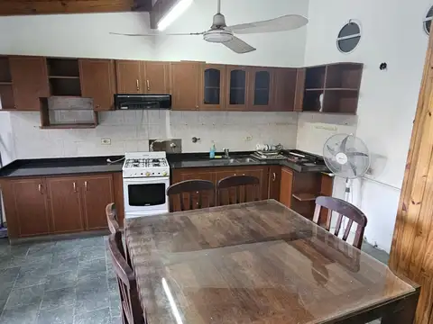 Casa 5 ambientes con 2 baños