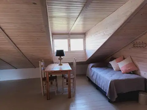 Amplia casa sobre cortada con vista al Piltri y a minutos de todo. Ambiente natural. Gas e internet