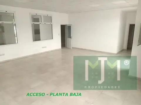 Casa en Alquiler con 2 cocheras