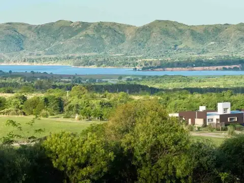 LOTE / TERRENO en VENTA 2000 m2 en LOS REARTES club de campo Altos del Corral - Escritura y gas natural