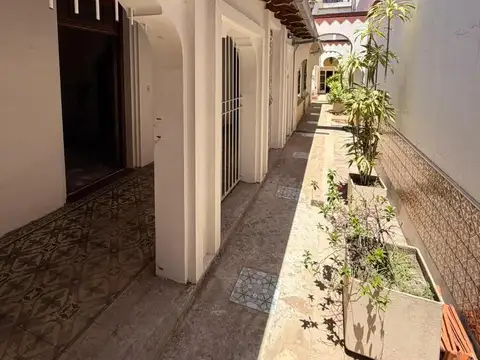 Casa 6 ambientes con 2 baños