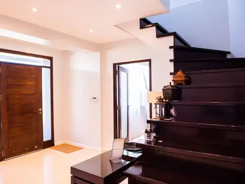 Casa 10 ambientes con 3 baños