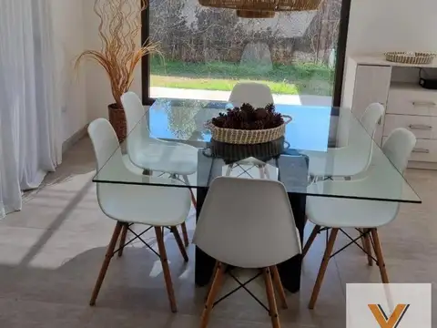 Casa 5 ambientes con 3 baños