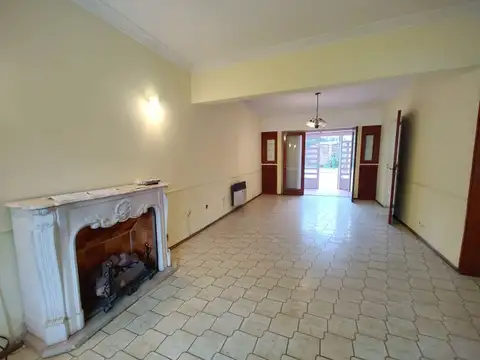 Casa 7 ambientes con 2 baños