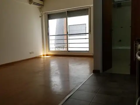 Monoambiente muy luminoso, balcon frances