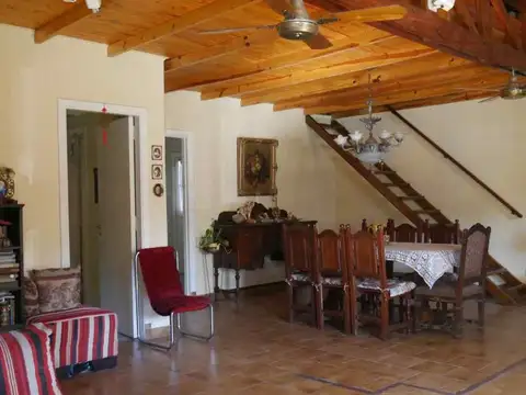 Casa 7 ambientes con 2 baños