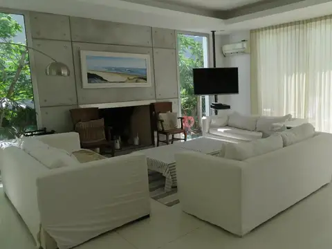 Casa en Alquiler Temporal en Ayres De Pilar, USD 5.300
