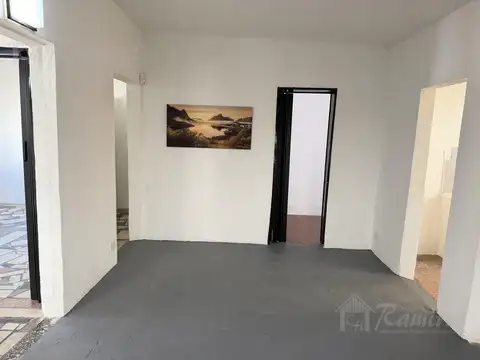 Casa en Alquiler con 2 cocheras