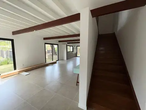 Casa frente a club en La Barra - Campbell y Los Romances