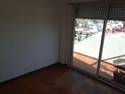 TRES AMBIENTES  AL FRENTE CON BALCON ,LUMINOSO ,VISTA PANORAMICA  SIN MASCOTAS