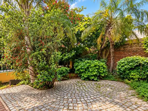 Casa en Venta con 4 cocheras