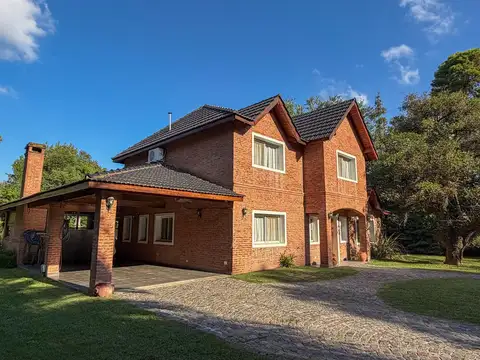 Casa 5 ambientes con 4 baños