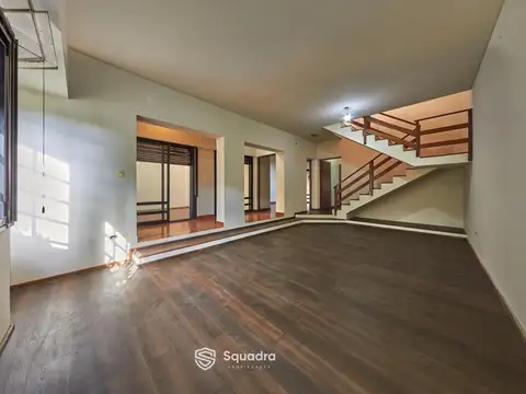 VENTA | PERMUTA - Casa de dos plantas, 3 dormitorios, jardín, terraza y cochera - Barrio Echesortu,