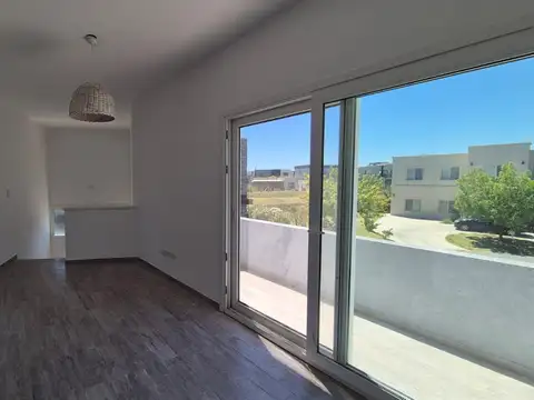 Casa 6 ambientes con 2 baños