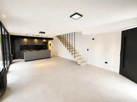 Casa en Alquiler con 1 cochera