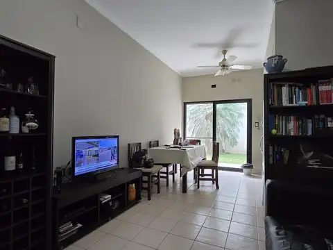 PLANTA BAJA CON PATIO, ESTAR COMEDOR COCINA, BAÑO, DOS DORMITORIOS PLACARES AIRE CALEFACTOR COCINA