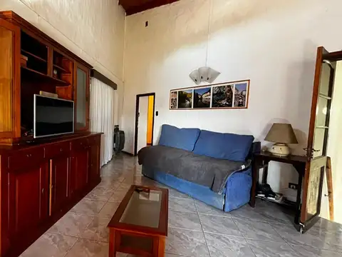 Casa 2 ambientes con 2 baños
