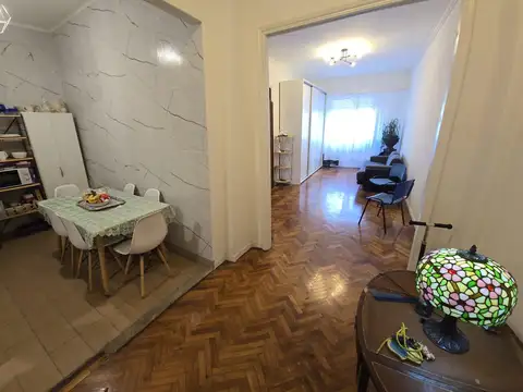 Valentin Gomez y Ecuador- Abasto- Semipiso c/fte 87m2 Reciclado!