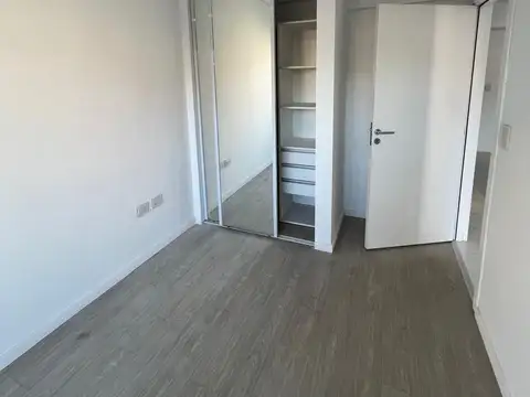 VILLA LURO. CORVALAN 200. SEMI PISO 2 AMB. AL FRENTE DE CATEGORIA CON BALCON